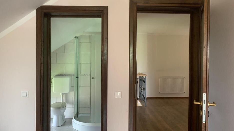 Duplex premium în vatra veche a localității Moșnița Veche - Poză 14