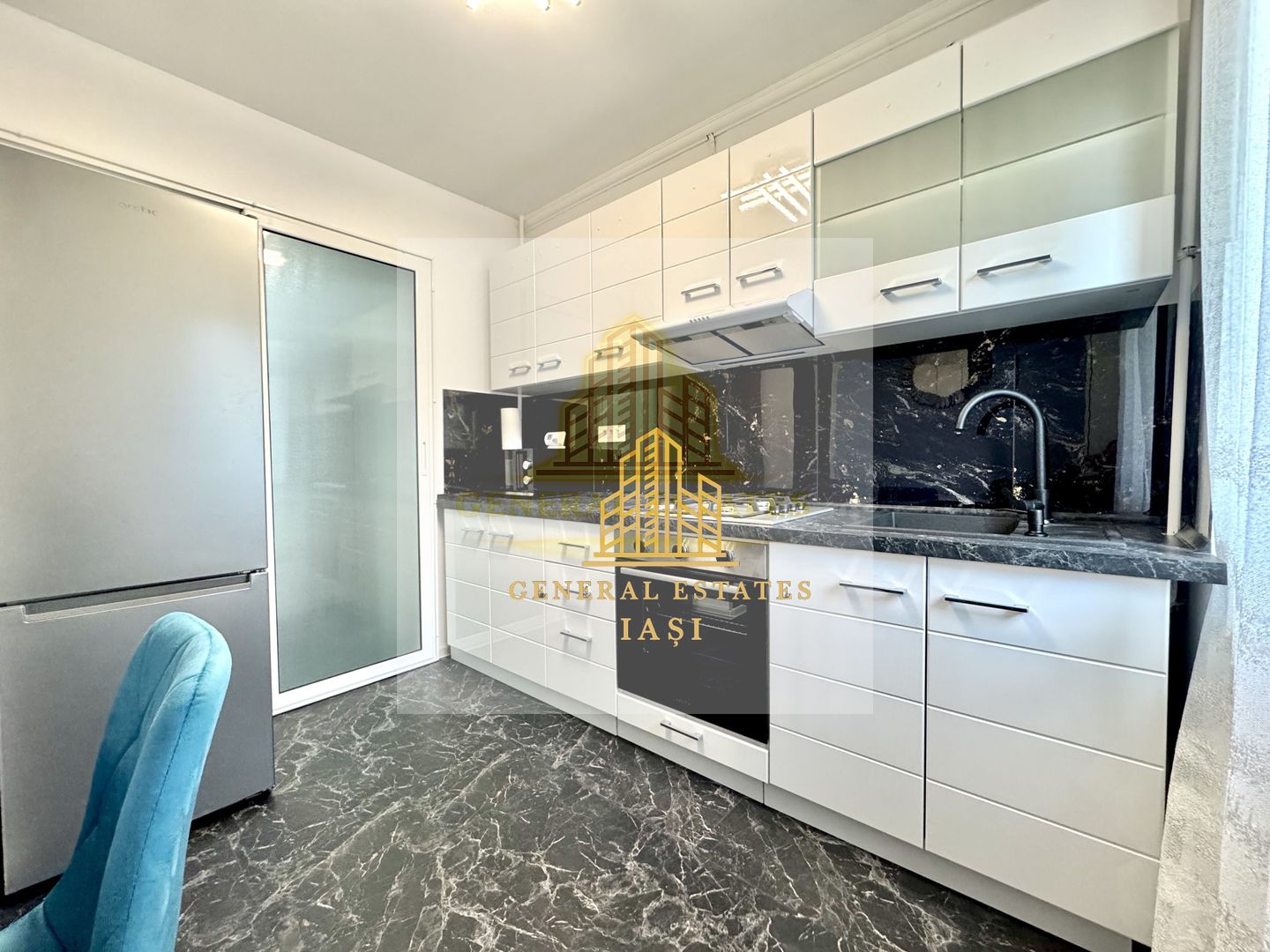 Vânzare apartament cu 2 camere 52 m.p. în Pod Roș - Poză 6