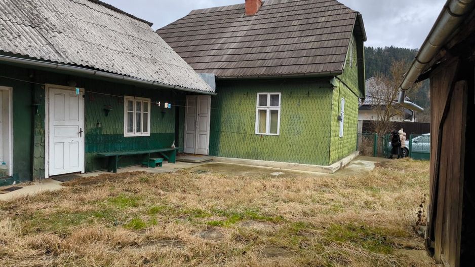 CASA DE VANZARE + ANEXE 2500 MP / PUTNA - Poză 8