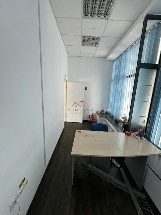 Spatiu comercial, ultracentral, compartimentat, 117m2, 19ml vitrina,CT - Poză 7