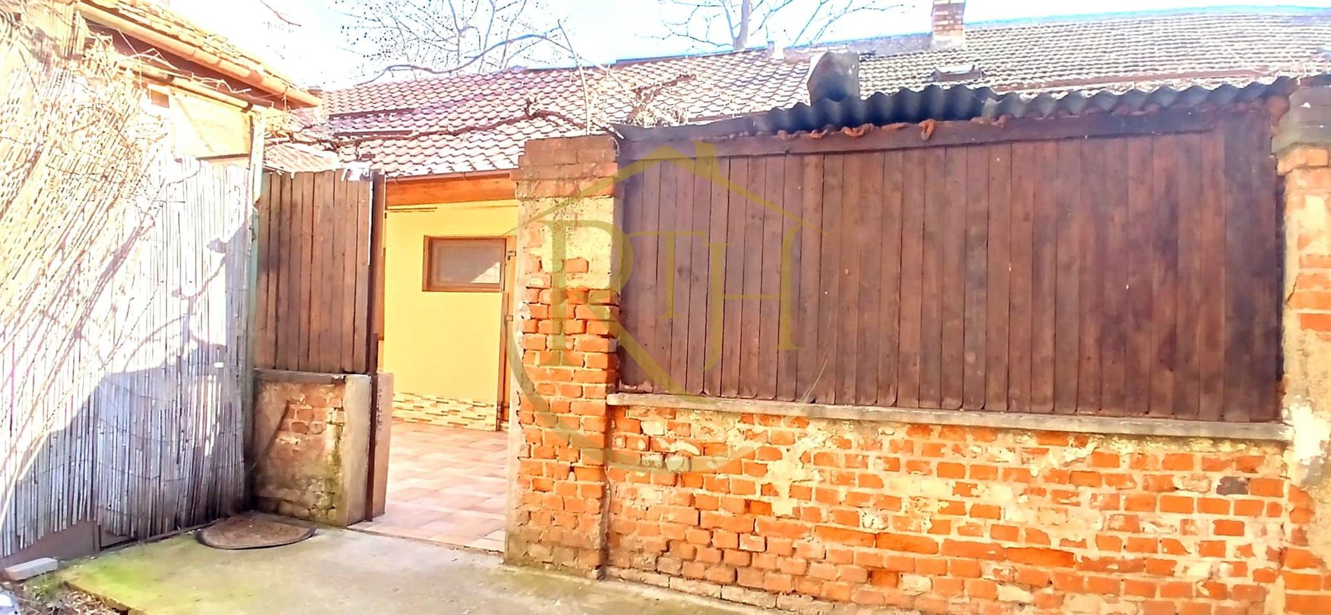 Oferim spre vanzare un Apartament la curte comuna, in zona Odobescu. - Poză 20