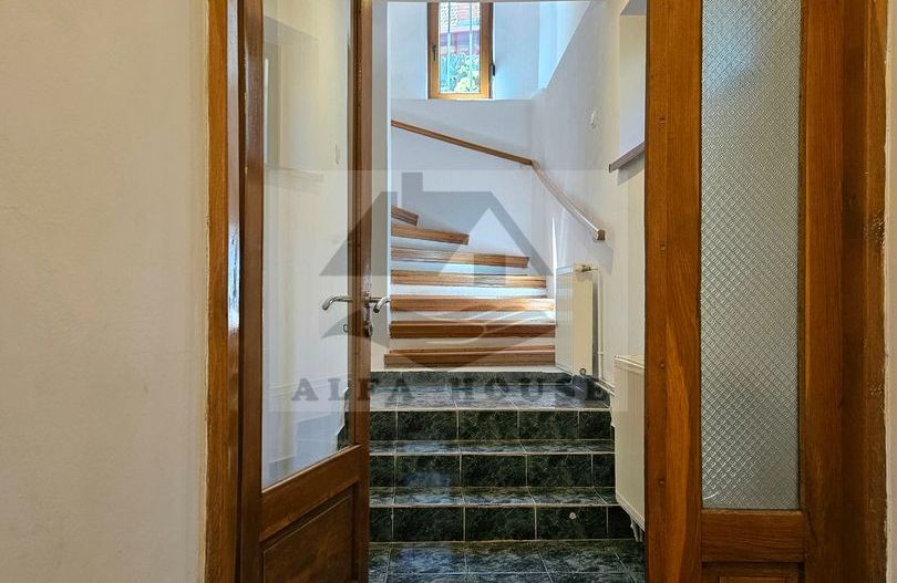 Casa deosebita cu 6 camere in  Centrul Brasovului - 210 mp - Poză 2