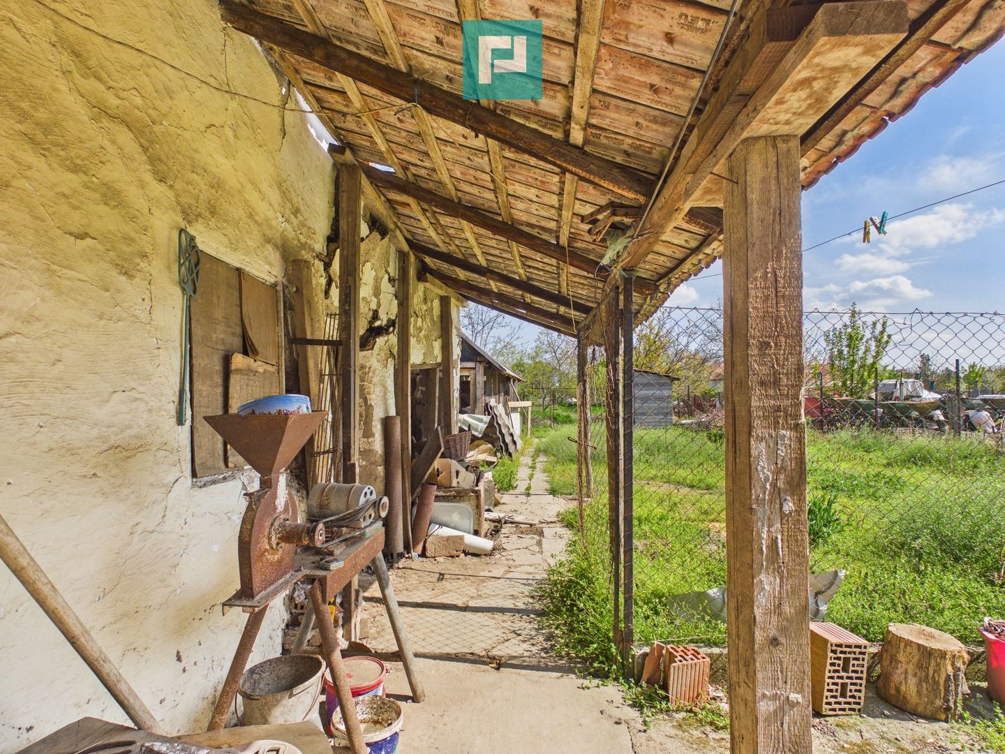 Casă cu 3 camere și 1047 mp în Peregu Mic - Poză 11