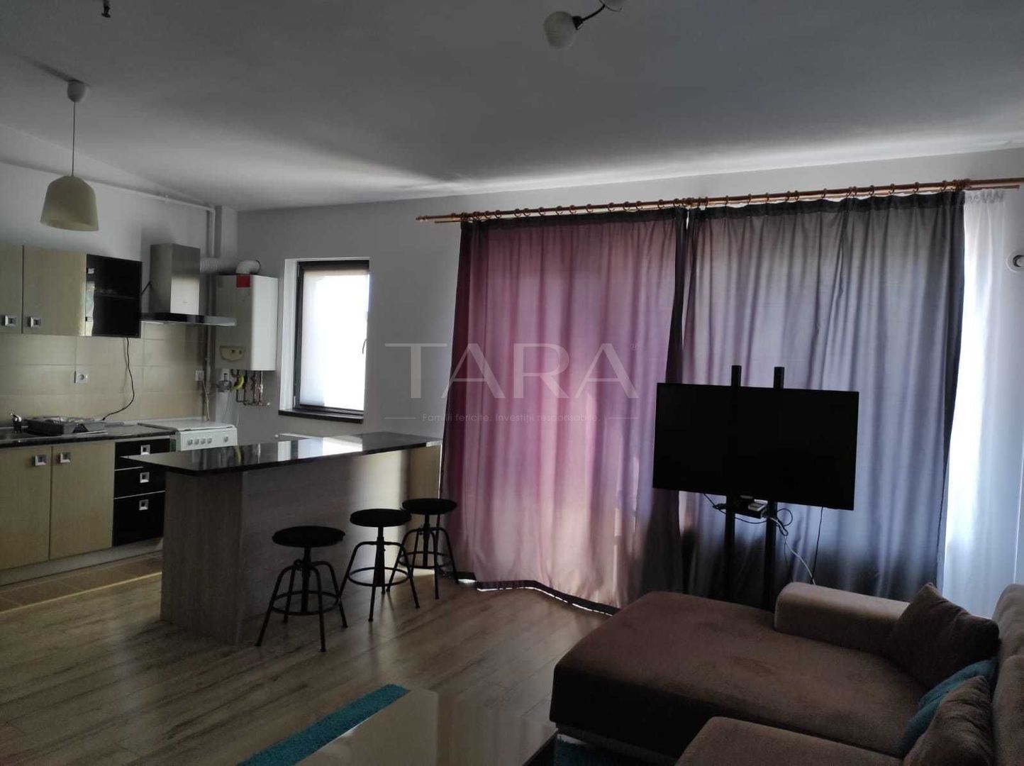 Apartament cu 2 camere, mobilat și utilat, parcare inclusă. - Poză 4
