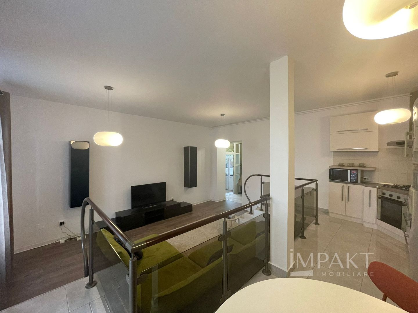 Apartament la casa cu 3 camere de inchiriat - Poză 4