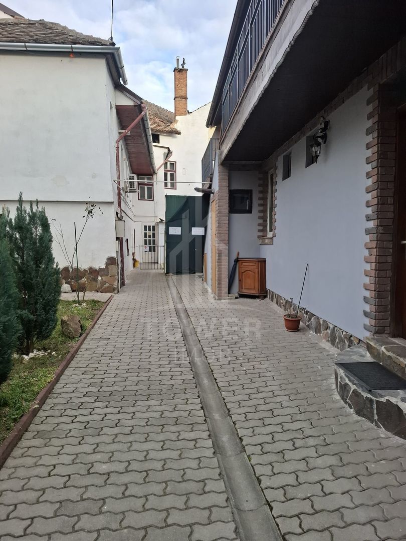 De vânzare teren cu proiect de reconstrucție apartament – zonă centrală - Poză 4