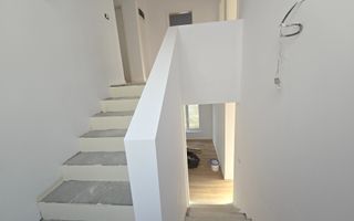 Duplex cu 5 camere despartit prin camera tehnica in Dumbravita - Poză 7