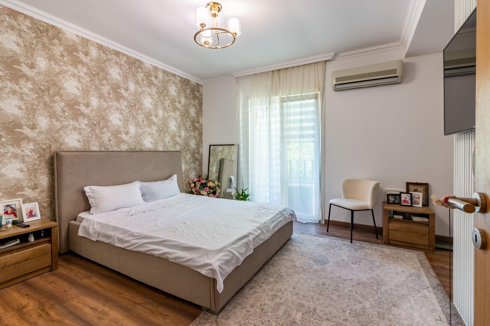 Apartament în Cosmopolis Renovat Modern - Poză 12
