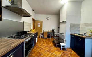 Casa spațioasă, cu spațiu comercial, locuri de parcare - Aradului Vest - Poză 5