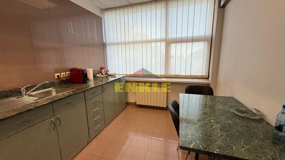 De vanzare  CLĂDIRE PREMIUM DE BIROURI ȘI SERVICII  pret negociabil - Poză 15