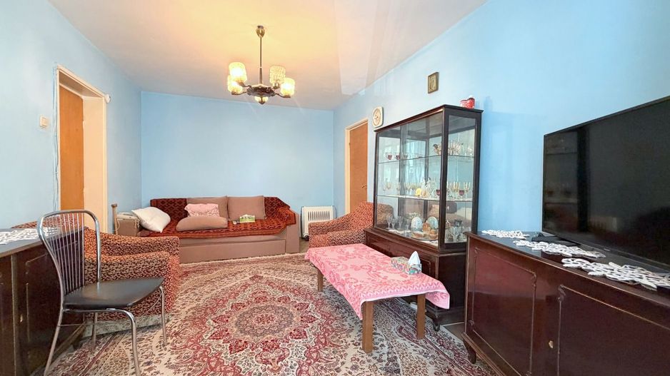 Apartament 3 camere  Etaj 2/4 | Metrou Costin Georgian - Poză 2