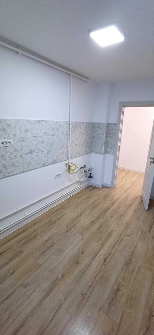 Apartament 2 camere decomandat, complet renovat, Trocadero - Poză 2