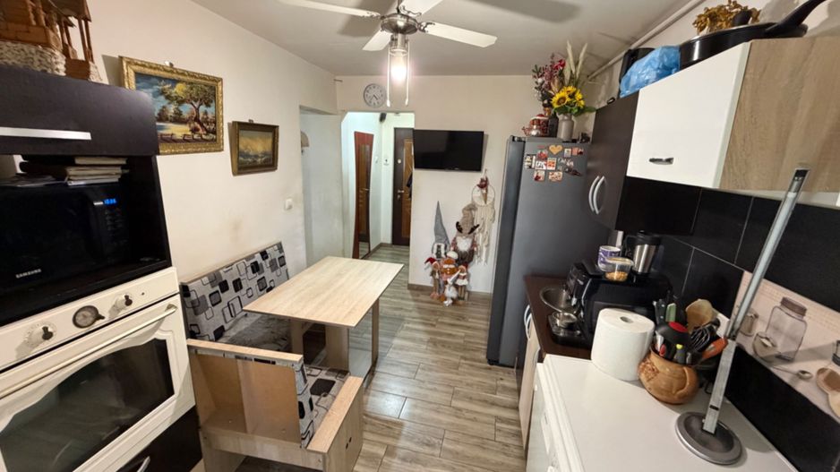 Apartament 3 camere, decomandat  - zona Cetate - Poză 2