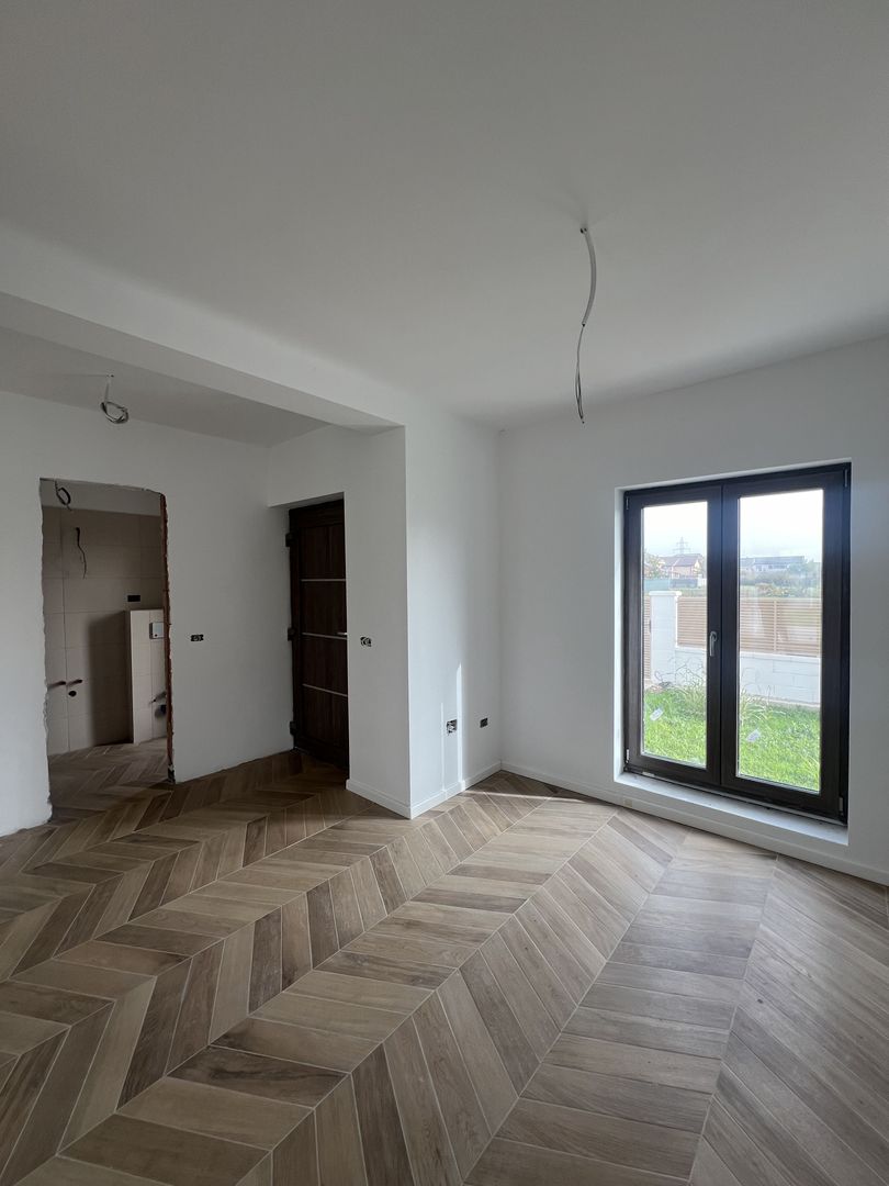 Vila 4 camere Dumbravita - Poză 1