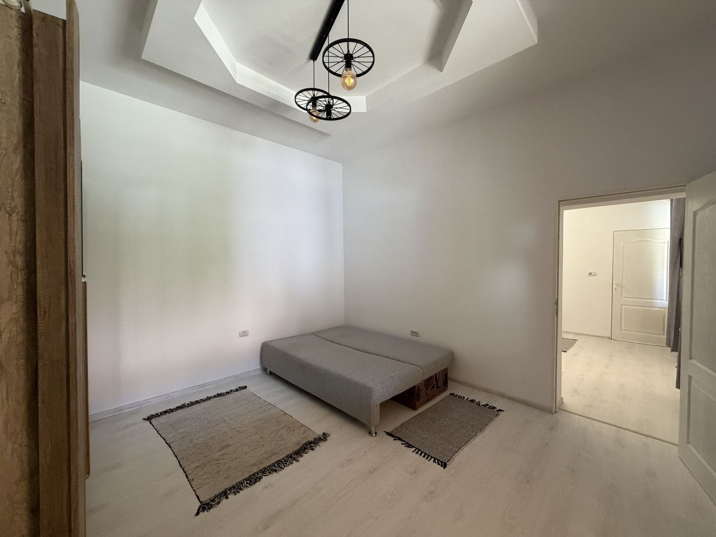 Apartament 2 camere cochet, renovat, curte ingrijita-Piata Catedralei - Poză 8