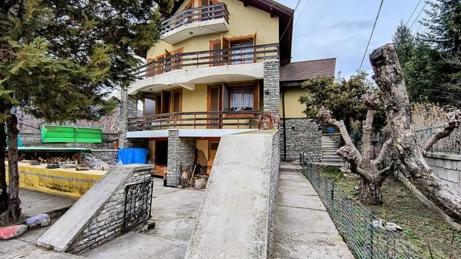 Vila D+P+1+M Breaza - Poză 1