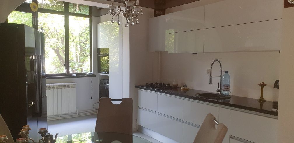 Apartament 3 camere de vanzare – Tiglina 2, stradal, renovat complet - Poză 1