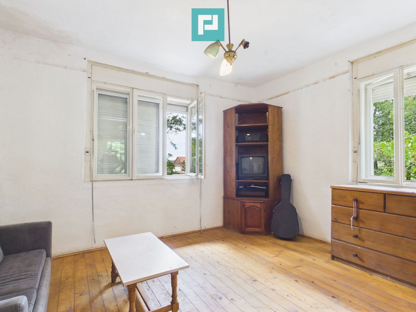 Casă cu 4 camere și teren de 4227mp în Curtici - Poză 4