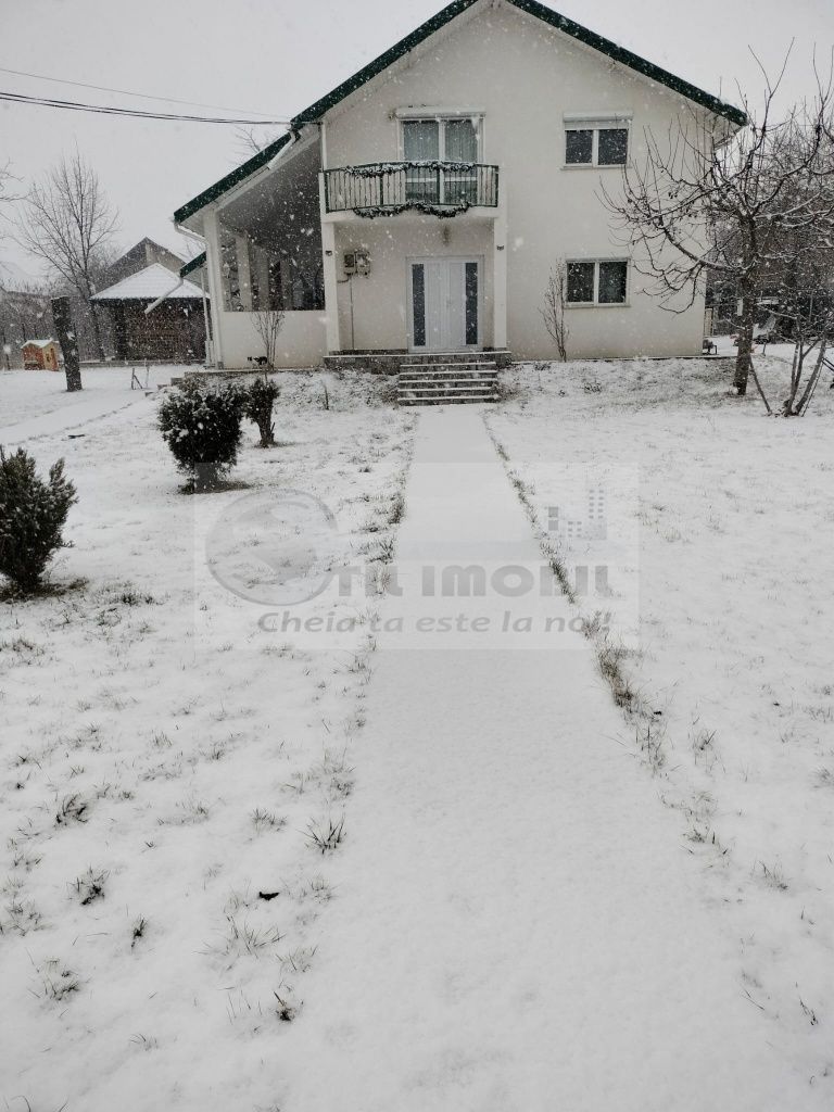 Casă/ Vila 4 camere în Aroneanu 1000 euro - Poză 8