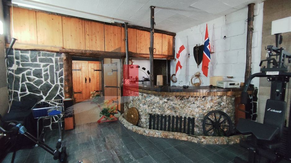 Spatiu comercial de inchiriat in Giulesti (langa stadion, complex comercial) - Poză 1