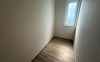 Bucatarie inchisa. Curte proprie. Cu 2 bai - Poză 10