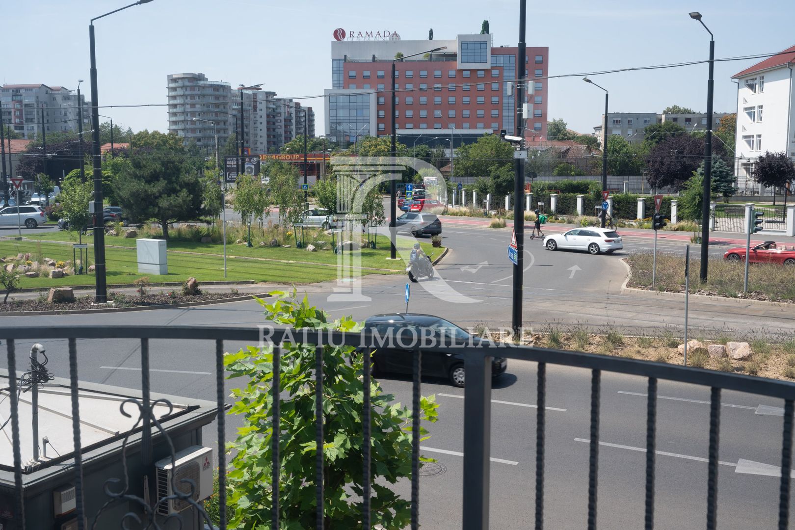 Spatiu Comercial | Etajul 1 + Mansarda | Decebal | 300 mp | Oradea - Poză 1