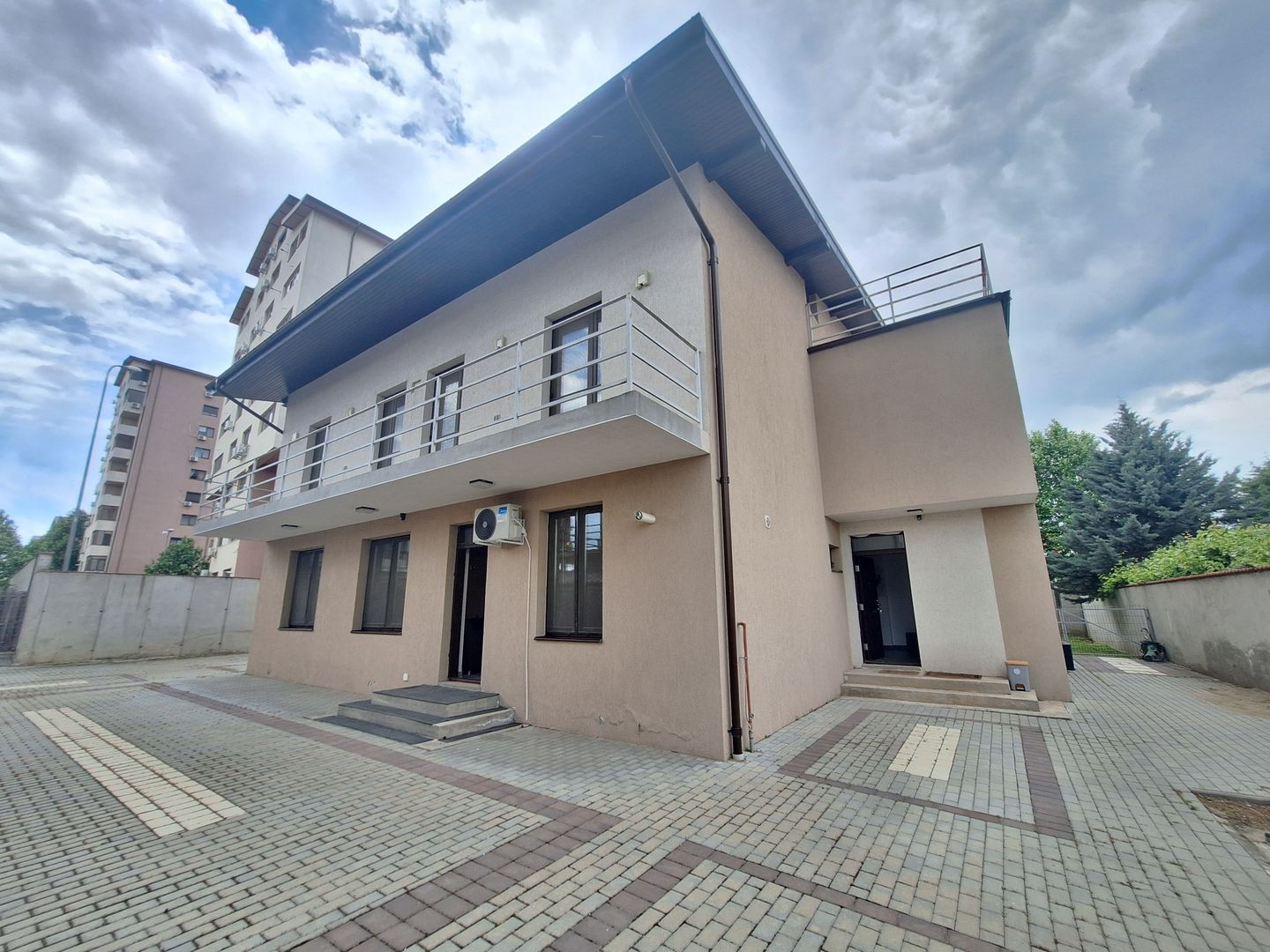 Duplex 4 cam 3 bai parcare&curte Prelungirea Ghence str. Maracineni - Poză 1
