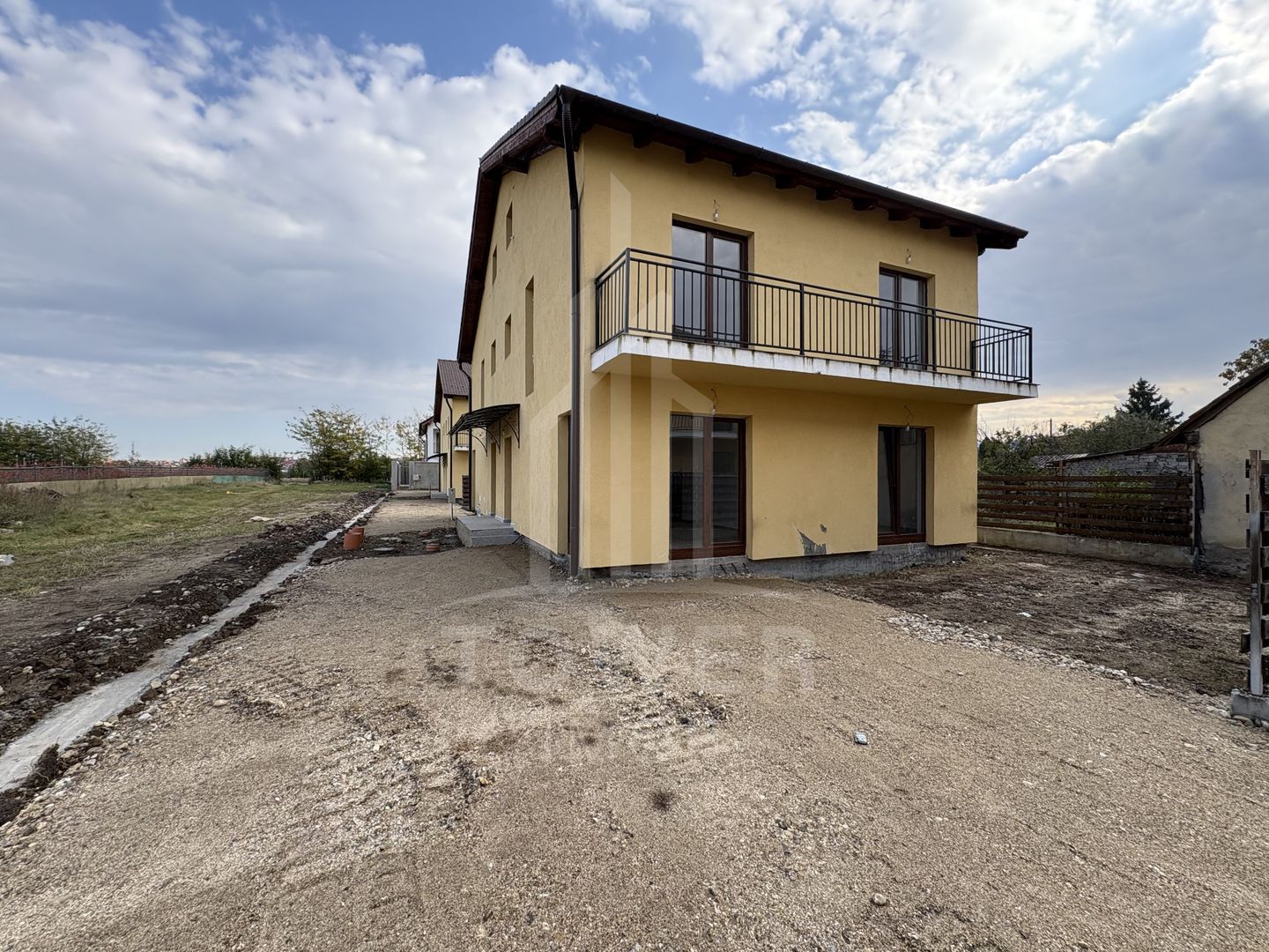 Apartament la casă cu curte – zonă liniștită, strada Zăvoi - Poză 14