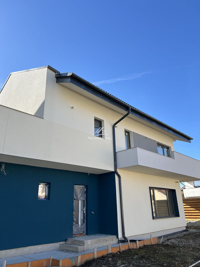 Casă construcție de Lux de vânzare în Șelimbar zonă bună - Poză 2