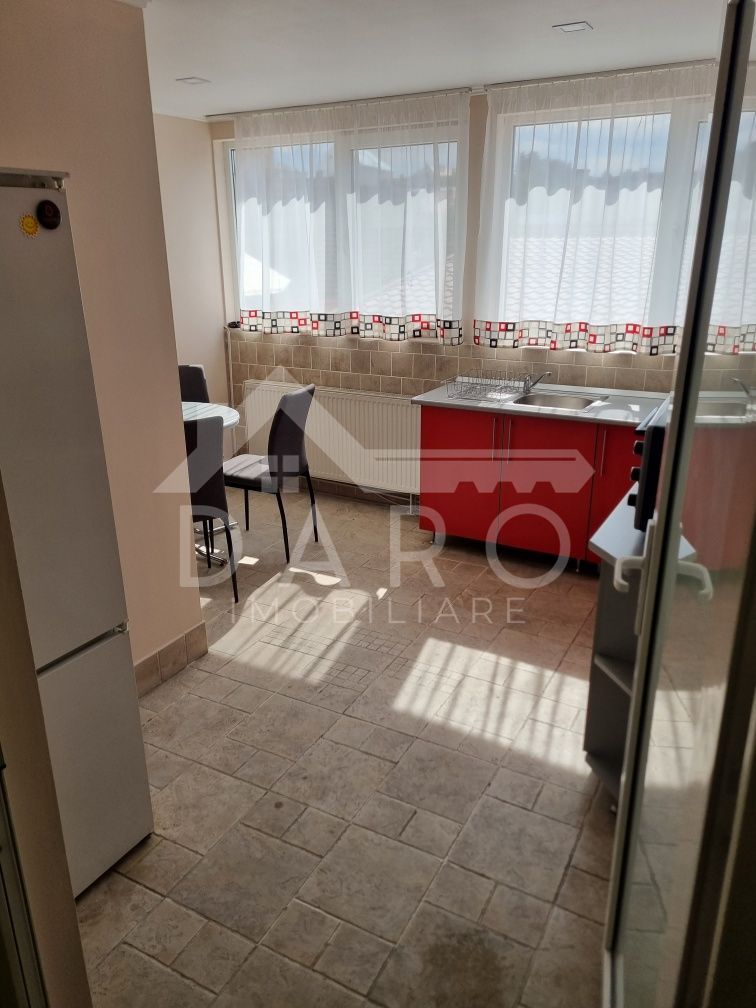 De închiriat apartament deosebit ultracentral, 3 camere, 2 băi, utilat - Poză 3