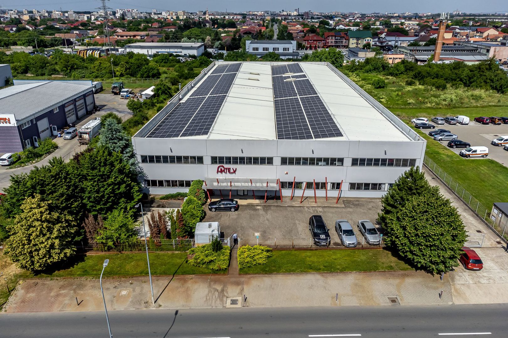Oportunitate: Hală de producție și depozitare cu birouri în Arad - Poză 1