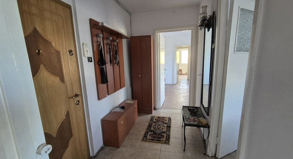 Apartament 3 camere Aleea Minerva - Poză 1