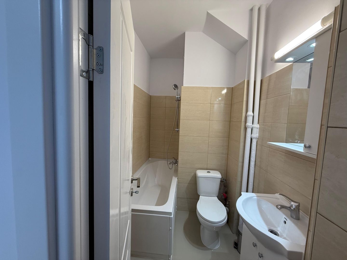 Apartament 2 camere renovat la 2 minute de Metrou Gara de Nord - Poză 8