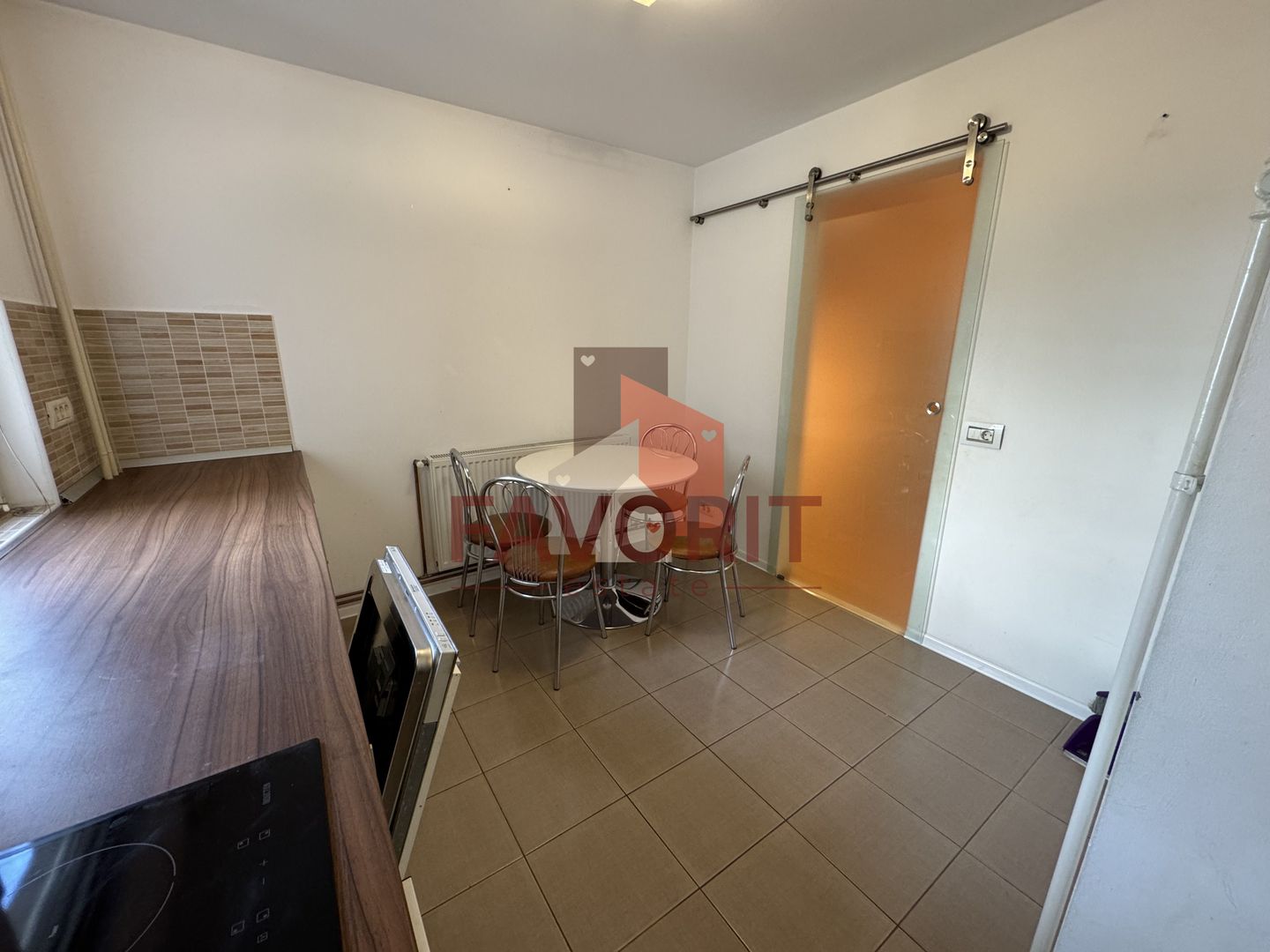 Disponibil imediat. Etaj 1. Centrala proprie. Vedere pe 2 parti. - Poză 8