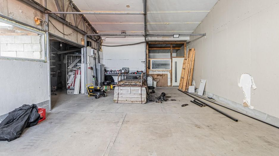 Investitie! Hala + birouri, 3300 mp teren, toate  utilitatile - Poză 11