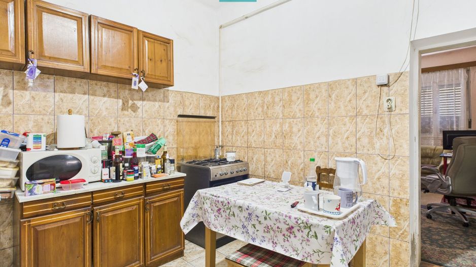 Casă cu 8 camere de renovat în Pârneava - Poză 13