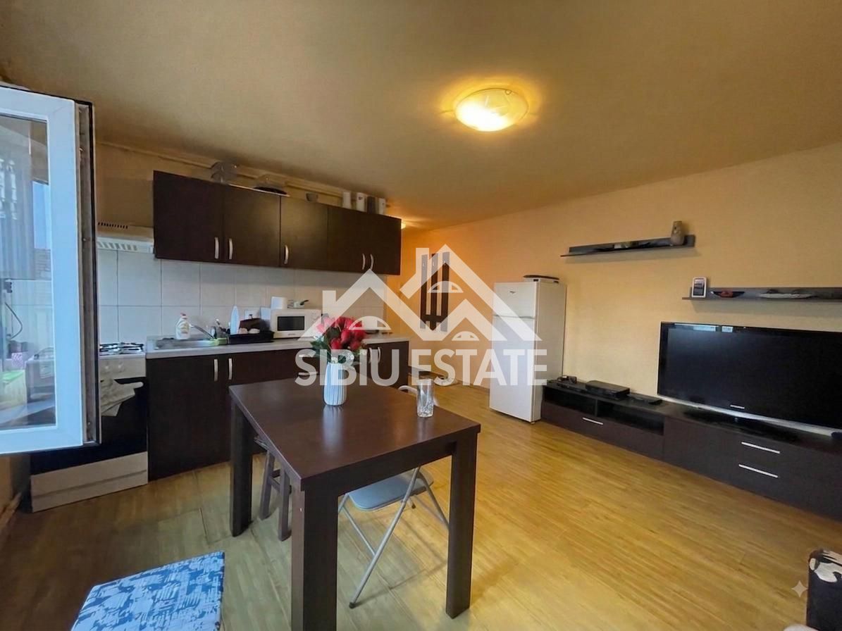 Apartament luminos cu 2 camere, la mansardă, în zonă căutată - Poză 2