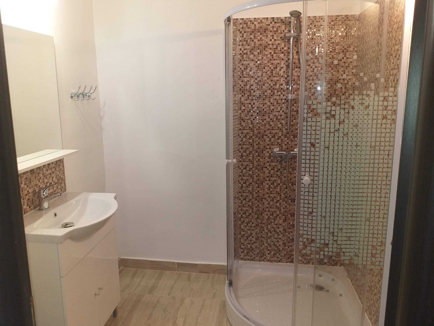 2 camere decomandat renovat complet, 5 minute metrou Costin Georgian - Poză 7