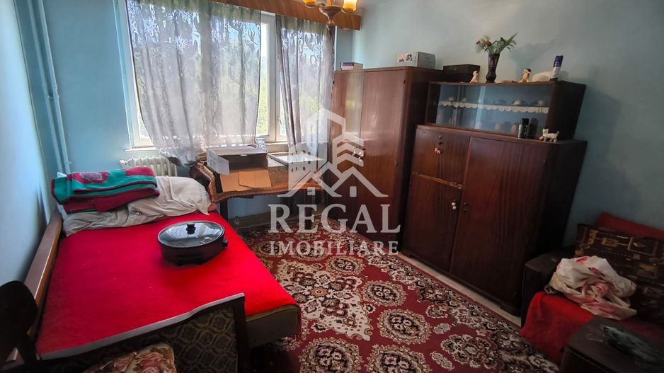 Apartament cu trei camere de vânzare in zona Micro 4 - Poză 1