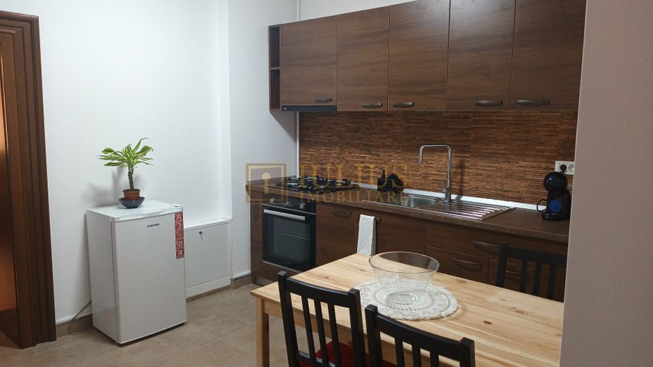 zona Piata Unirii, pietonala; centrala proprie; doua dormitoare. - Poză 7