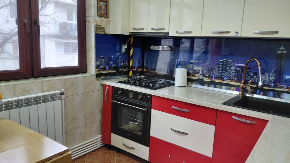 Garsonieră etaj 1, zonă Mall – mobilată și utilată, 28 mp - Poză 1