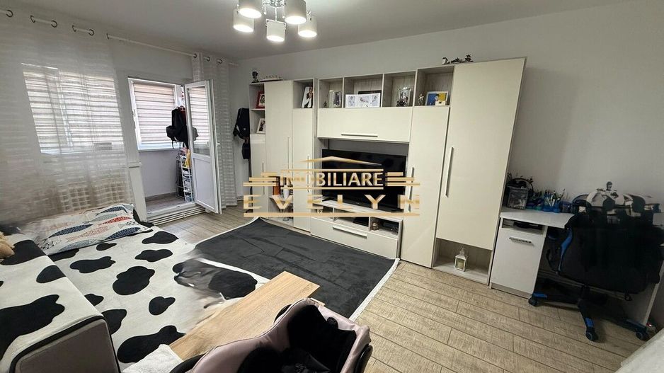 Apartament 3 camere de vânzare – Zona Mall - Poză 1