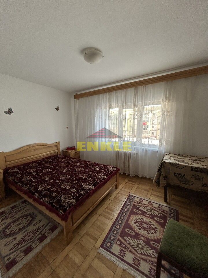 De inchiriat apartament 2 camere, zona Capat 1. Pret 250€ - Poză 2