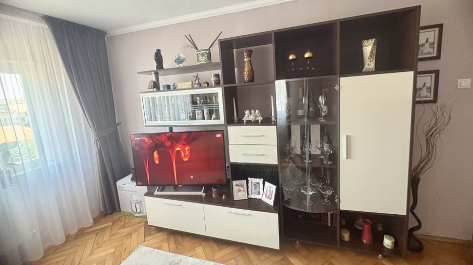 Apartament cu trei camere de vânzare, renovat complet, central - Poză 18