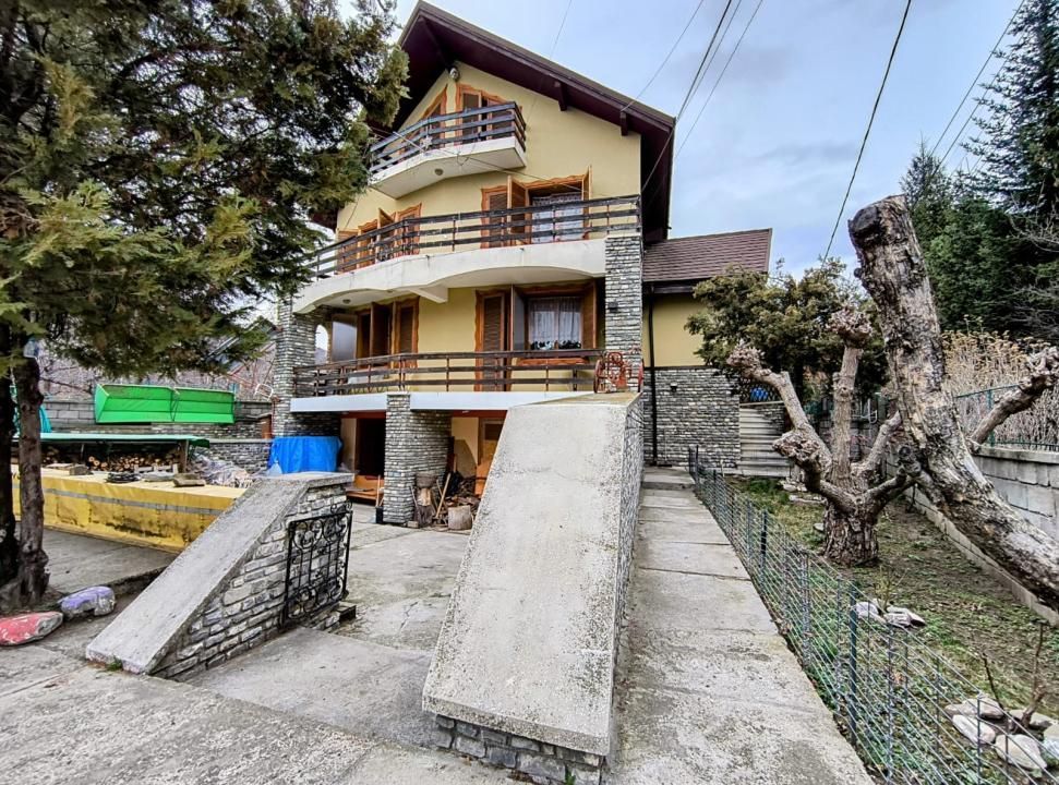 Vila D+P+1+M Breaza - Poză 1