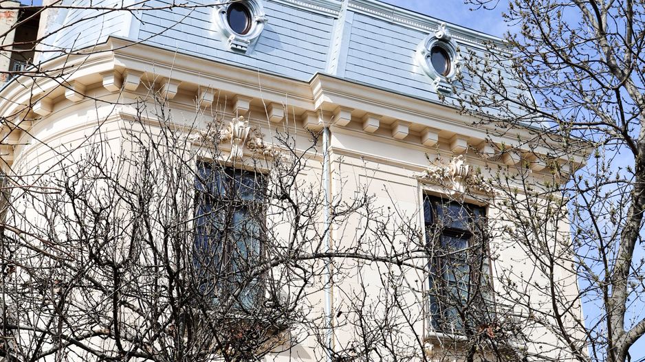 O BIJUTERIE ARHITECTURALA IN CENTRUL BUCURESTIULUI - Poză 3