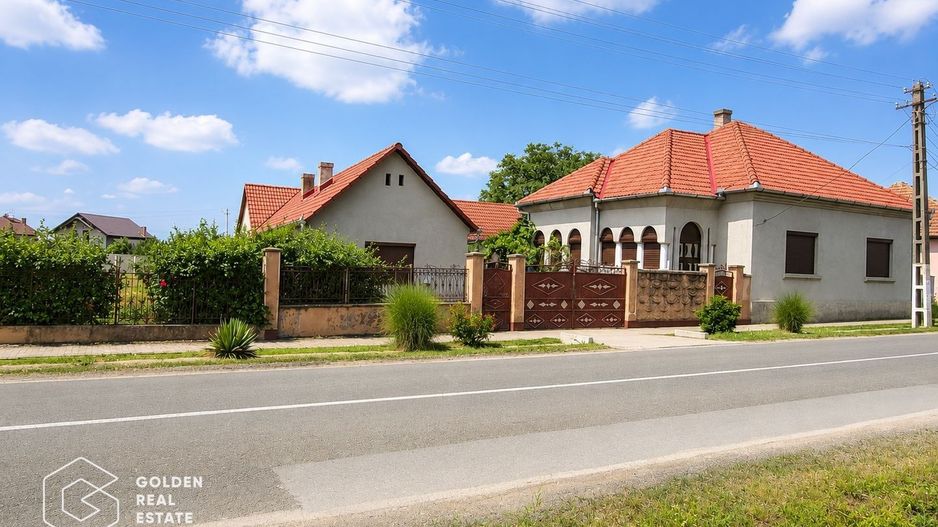 Casa stil brancovenesc, 2 corpuri, localitatea Ususau - Poză 1