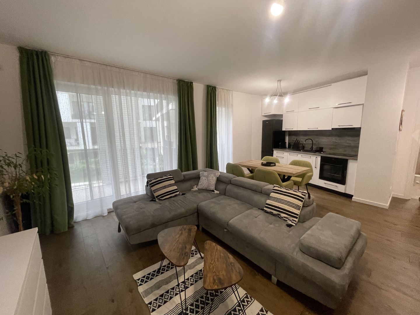 Stil urban, confort deplin – apartament de închiriat în Record Park - Poză 1