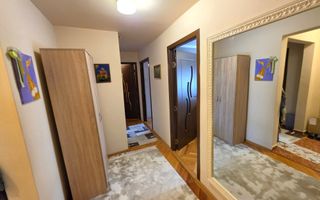 Apartament 3 camere, 2 bai, decomandat, etaj 3, Cetate, zona Stadion - Poză 4