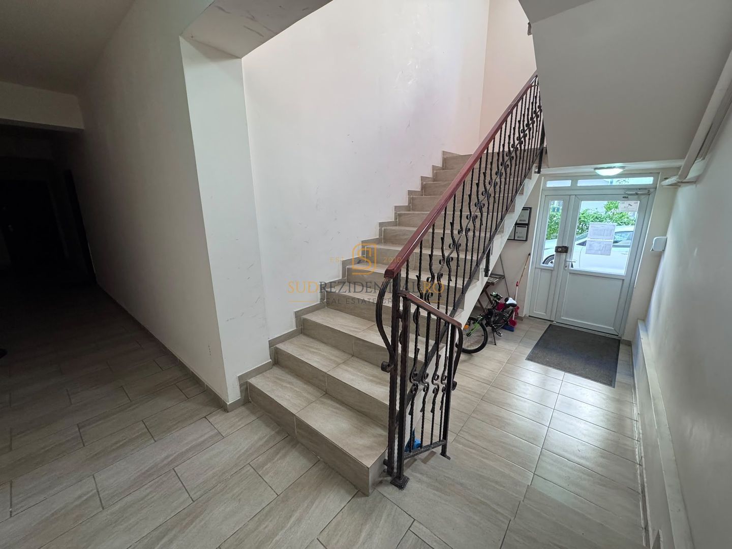 Apartament 2 camere de vanzare, decomandat, acces facil la metrou - Poză 10